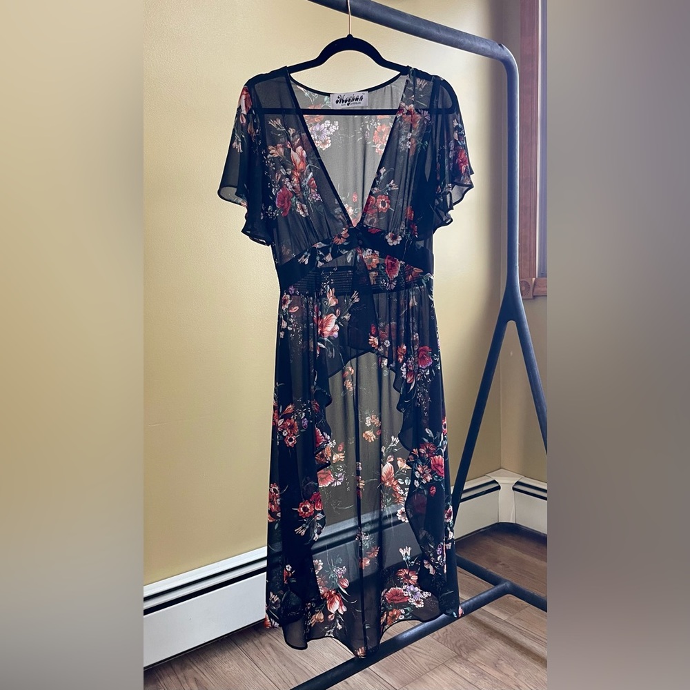 Meghan Los Angelos High Low Black Floral Sheer short sleeve top